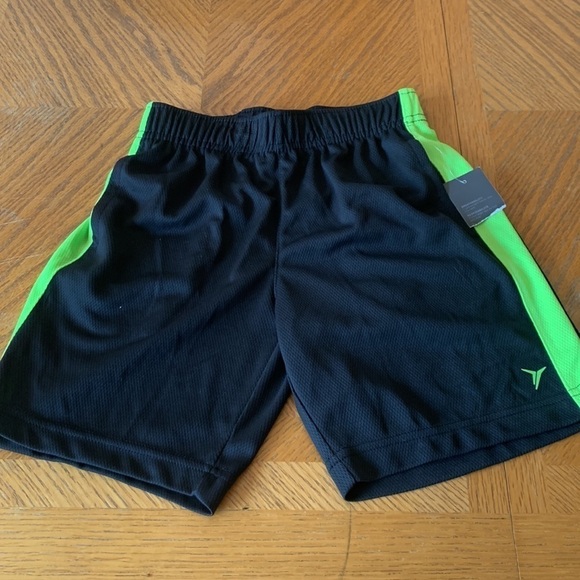 Shorts - Picture 2 of 3